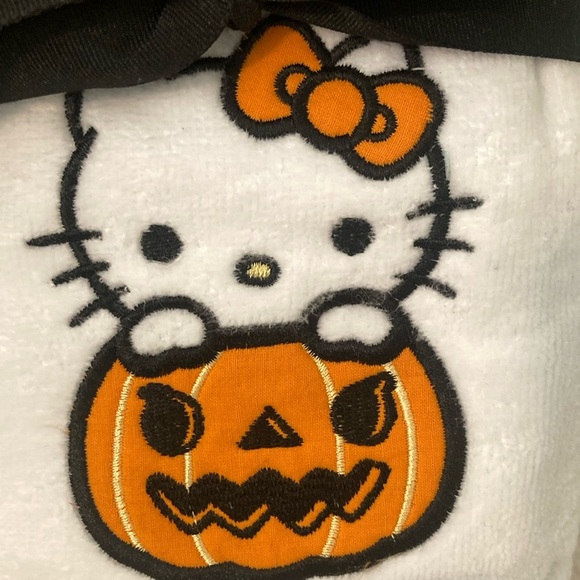 Hello Kitty 2023 Halloween Hand Towels - Picture 2 of 5